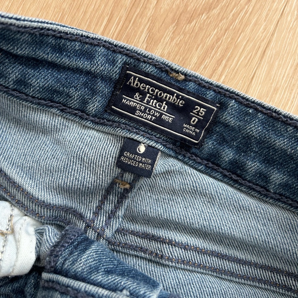 A&F Harper Low Rise Shorts - Picture 2 of 3